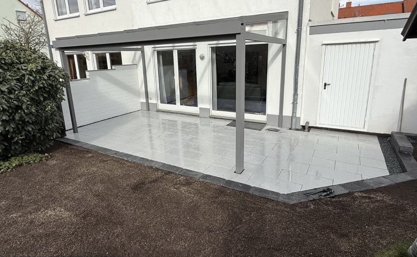 Nachher: Fertig angelegte Terrasse – Bauservice Meintzschel