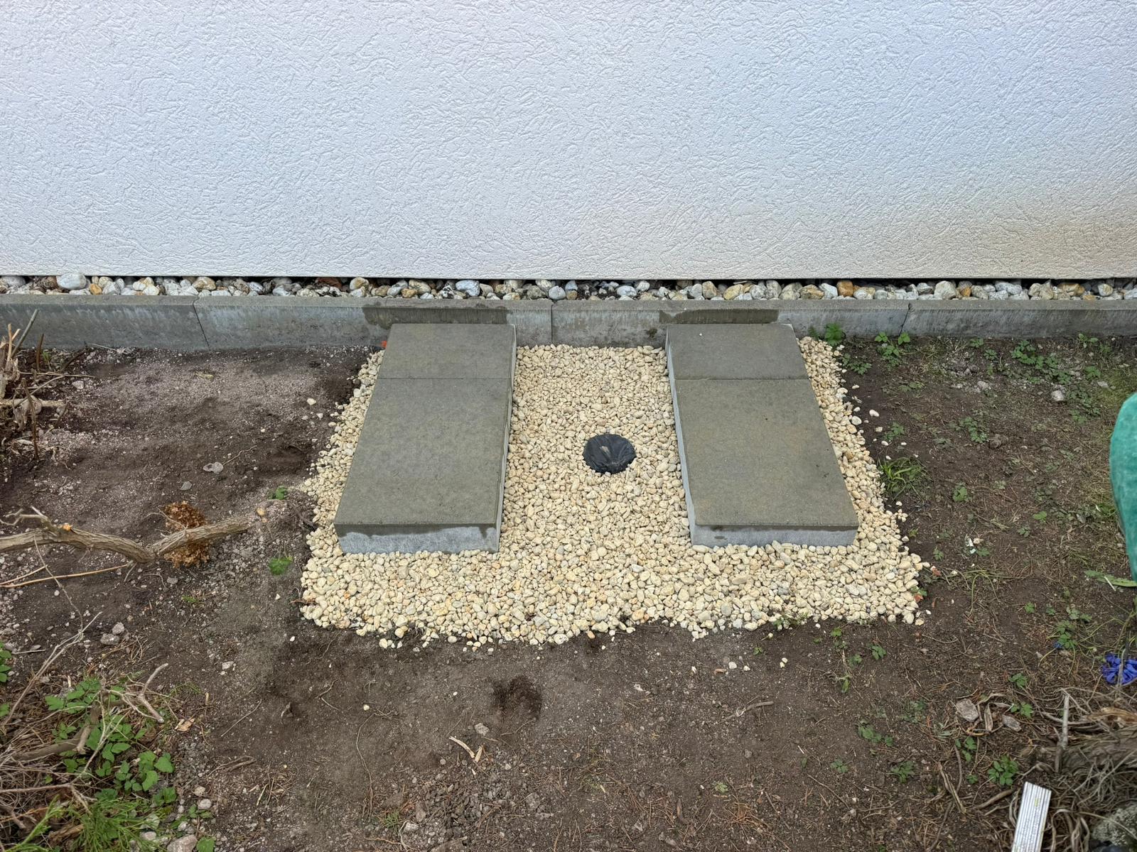 Nachher: Fertig vorbereitetes Wärmepumpenfundament