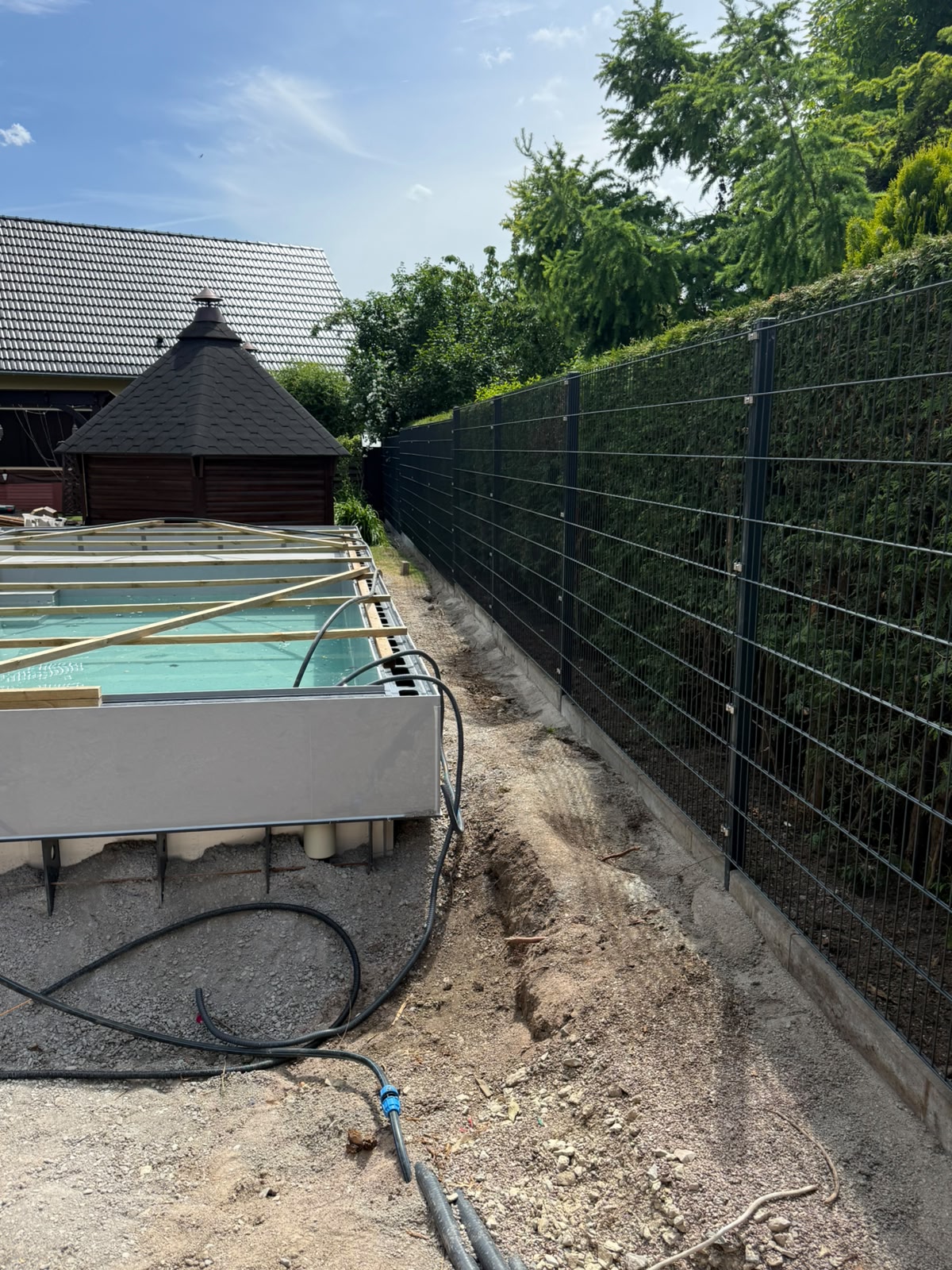 Nachher: Fertig errichteter Zaun – Bauservice Meintzschel