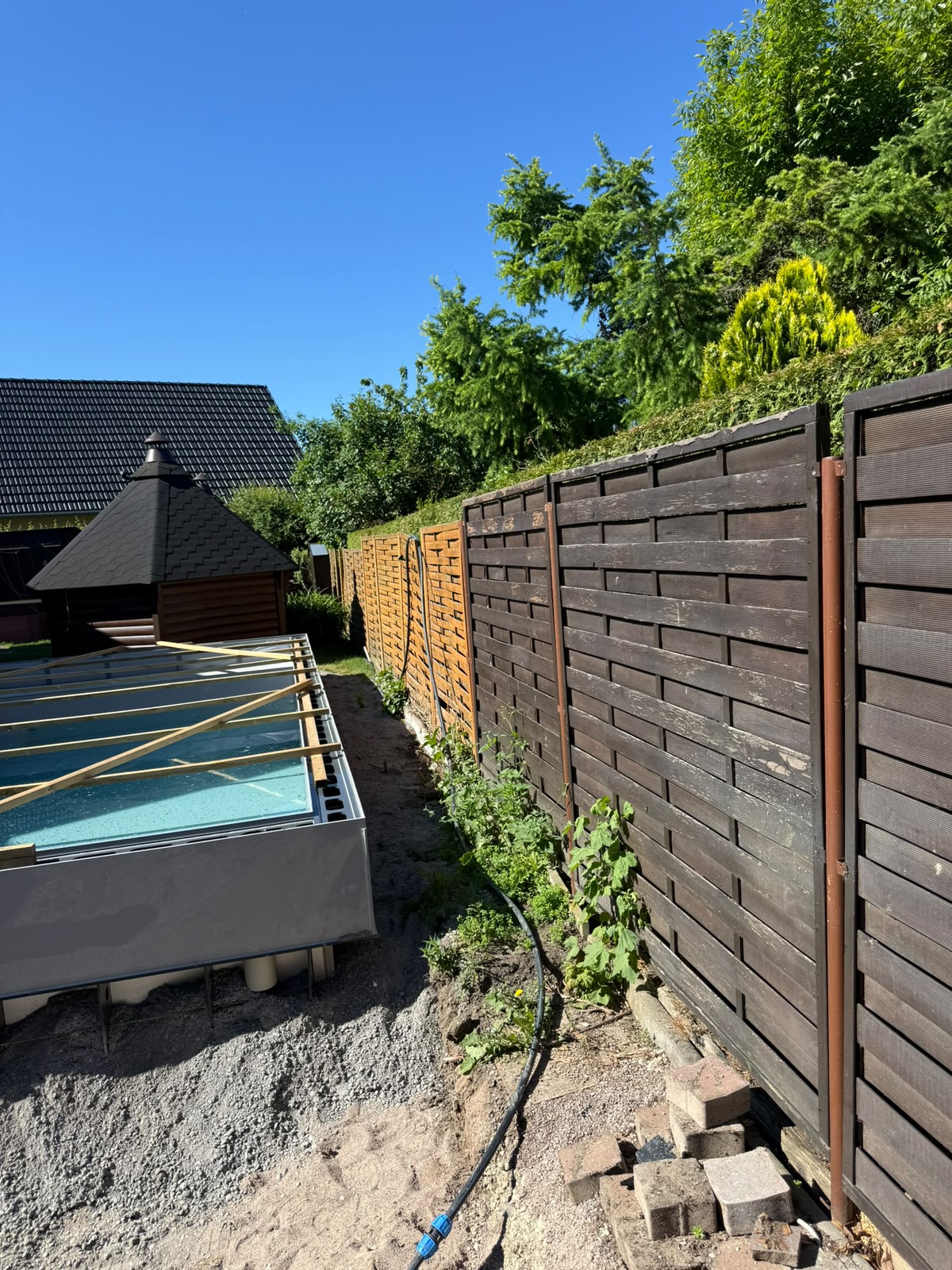Vorher: Grundstück vor dem Zaunbau